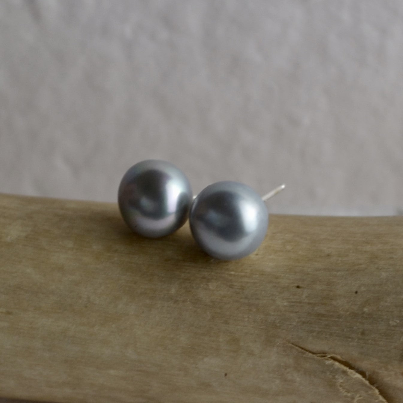 Classic Button Pearl Studs