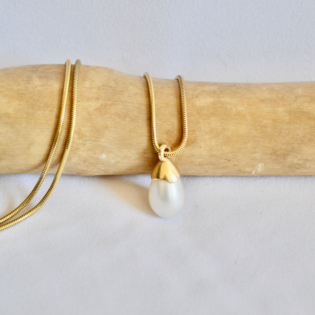 9ct Gold Teardrop Pendant Necklace