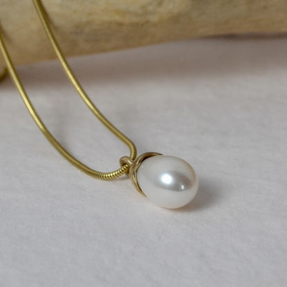 9ct Gold Teardrop Pendant Necklace