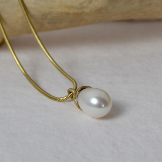 9ct Gold Teardrop Pendant Necklace