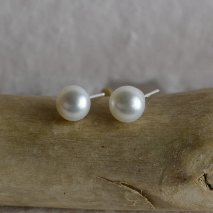 Classic Button Pearl Studs
