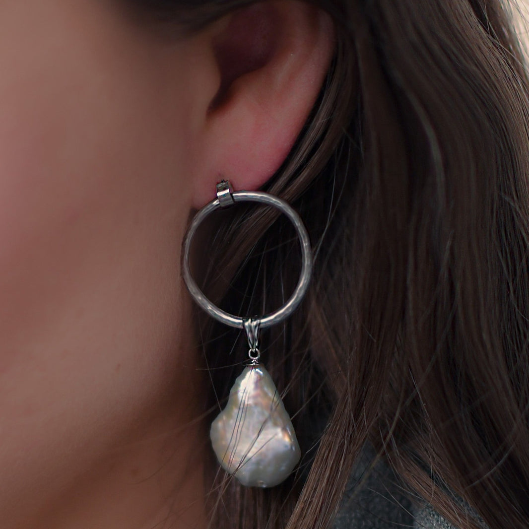 Mallorie Earrings - Pearl